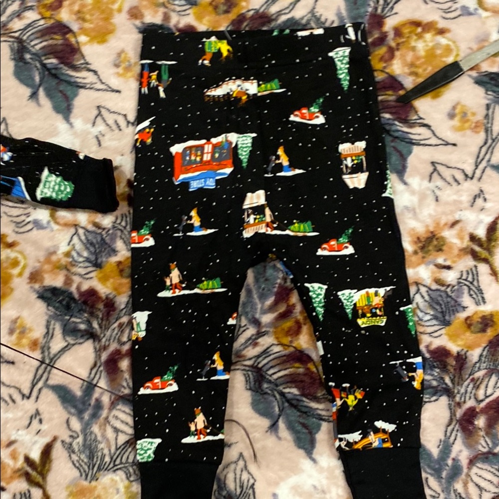 Old Navy Black Festive Pajama Pants